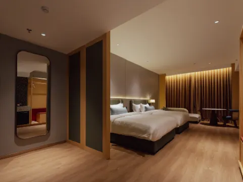 Break & Stay Suites Отели рядом с достопримечательностью «Sri Muneeswarar Temple Sevalathotam»