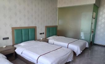 Fuyong Business Hotel