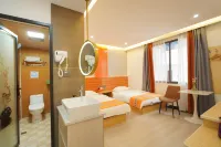 Faraway Home Smart Chinese Inn (Two Rivers And Four Lakes) - parking
