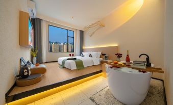 Longmao Jingling Hotel (Dali High-Speed Railway Station Erhai Park)