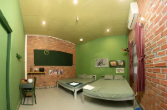 The snail haven pub and stay