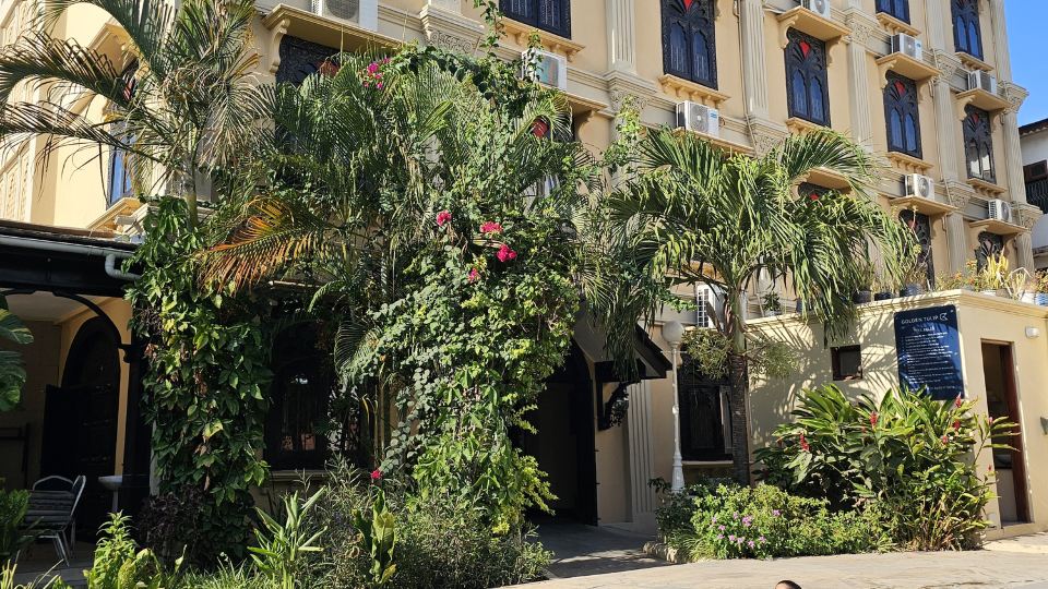 Golden Tulip Stone town Boutique