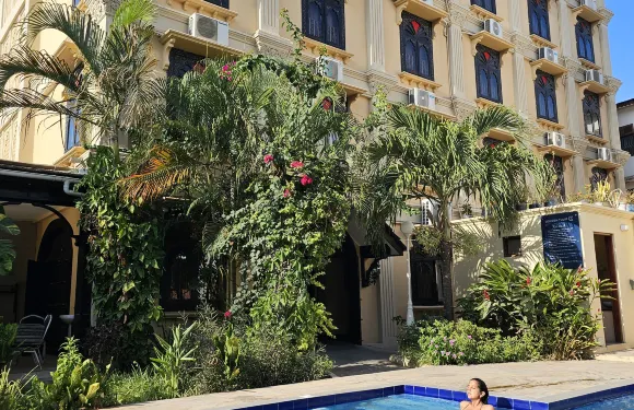 金色鬱金香石鎮精品酒店