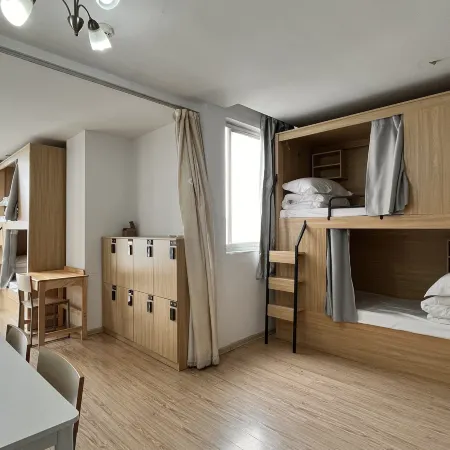 Backpacker Hostel (Sanyang Square Subway Station)