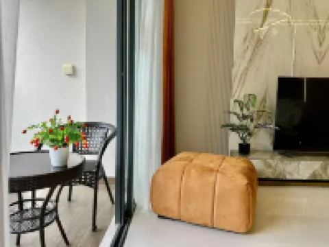 Deluxe 3 Bed 3 Bath Apartment