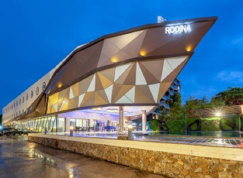 โรงแรมรอดีนา บีช