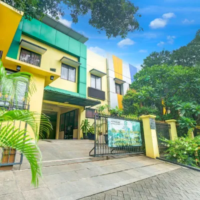 Hotel O Tebet Near Tebet Station Formerly Sabda Guest House Các khách sạn gần Ga Tebet