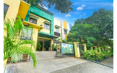 Hotel O Tebet Near Tebet Station Formerly Sabda Guest House Hotels near Masjid Attahiriyah
