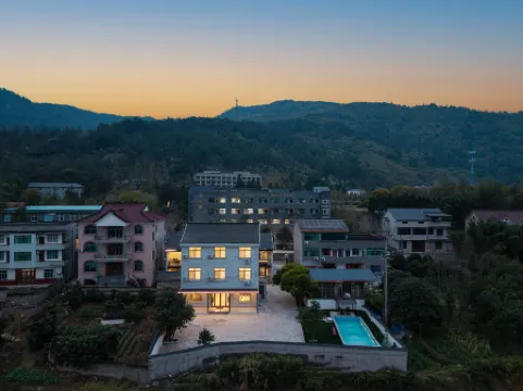 Floral Hotel·Qingyu hotel (Tonglu OMG Heartbeat Paradise Branch) Отели рядом с достопримечательностью «Chuiyun Tongtian River»