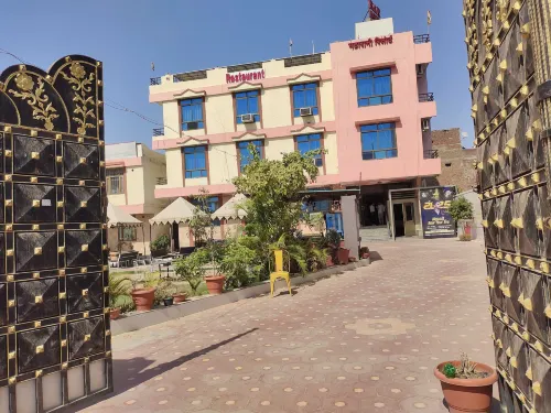 Hotel Maharani Resort & Bar near Jaipur Airport - Bintang 3