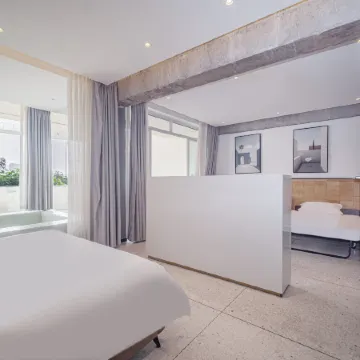 Chongqing YaQi Hotel（Jiefang Tablet shop）