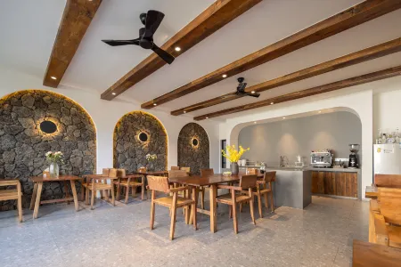 Floral Hotel·Wenchang Yunjuanyunshu Seascape  Hotel Отели в г. Вэньчан