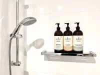 Central luminous 2 beds with balcony & aircon