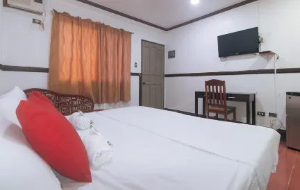 Max Travellers Inn by RedDoorz