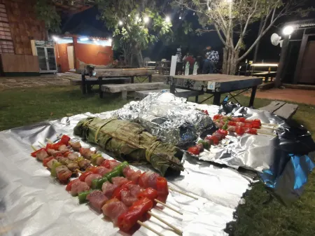 Amphawa Horse Farm Отели рядом с достопримечательностью «Wat Chong Lom»