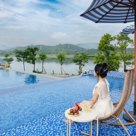 Yiyi Pushé · Lakeside Starry Sky Swimming Pool Vacation Apartment