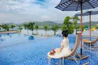 Yiyi Pushé · Lakeside Starry Sky Swimming Pool Vacation Apartment - สระว่ายน้ำแบบอินฟินิตี้