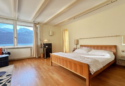 제호텔 슈베르트의 한적한 호숫가 전경