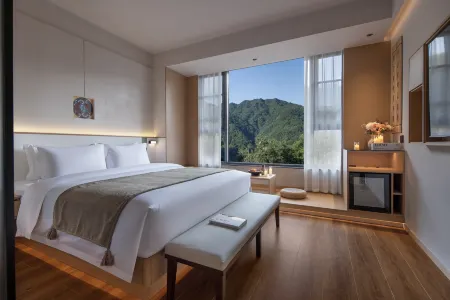 Dusk Mountains Reflecting Snow · Private Hot Spring Villa (Emei Mountain Scenic Area Branch) Отели рядом с достопримечательностью «Xixin Temple»