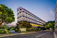Shanghai Hongqiao Heyitang Hotel (Beixinjing Subway Station Branch) Hotels near BAILIAN XIJIAO SHOPPING MALL