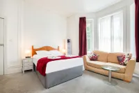 OYO 伯恩矛斯小屋 住宿飯店