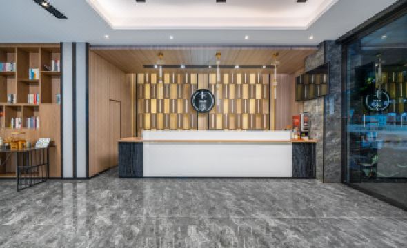 Gluck Hotel (Guangzhou North Station Huadu Square)