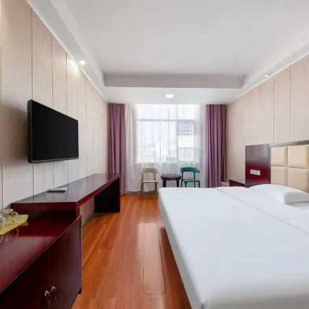 Jinhanting Theme Hotel (Xinyang Railway Station Tianrun Plaza)