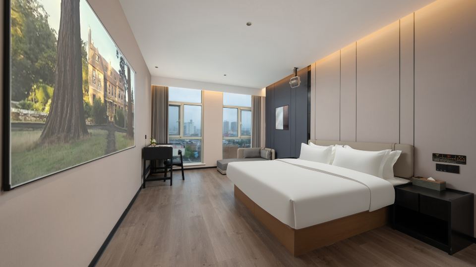 LAVISH HOTEL