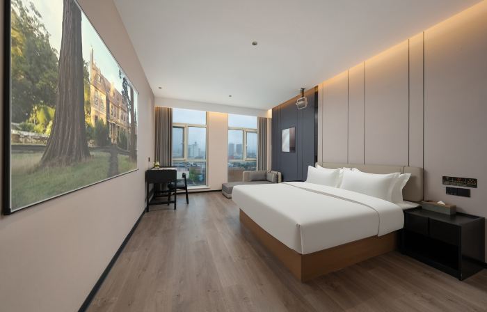 LAVISH HOTEL