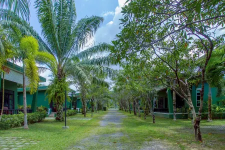 Khaolak Mountain View Resort Отели рядом с достопримечательностью «Водопад Сайрунг»