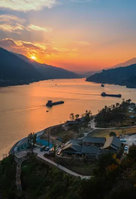 overnight in wushan Hotel dekat The Lesser Three Gorges of Wushan