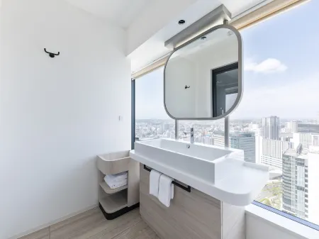 Mitsui Garden Hotel Yokohama Minatomirai Premier Отели рядом со станцией Toho Shirasu Railway Station