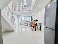 Muyu LOFT Art Cinema Hostel (Xinli Silver Lake Bay Store) Hotels near Jiangxi Vocational College of Biotechnology - Multiple-use Building