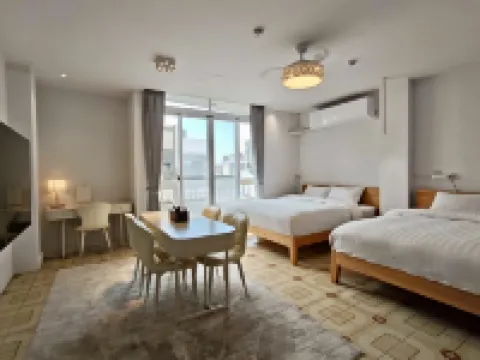 122 Western Building Hotels in 