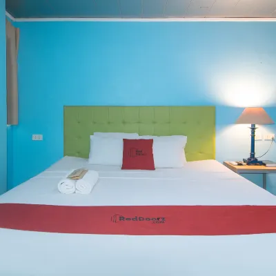 RedDoorz Plus @ New Era Budget Hotel Near UCMed and Chong Hua Hospital Mandaue セント・ジェームズ・アミューズメント・パーク周辺のホテル