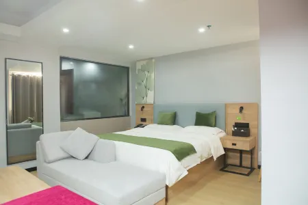 GreenTree Inn Express Hotel (Haikou Haixiu Middle Road Bangbaihui City Branch)