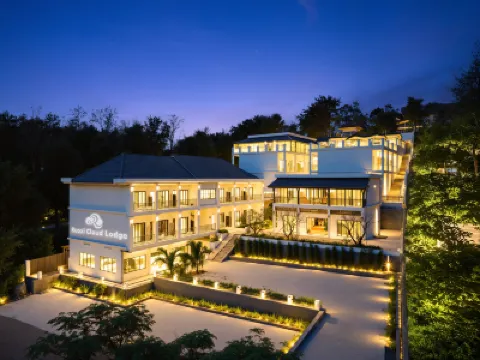 Ruoxi Cloud Lodge Hoteles cerca de Phousi Market