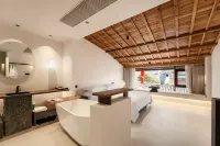 Hongcun Mountain Breeze Embracing the Moon · Serenity Garden (Hongcun Village Yuezao Store)