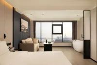 Wuhan Jianghan Road Jianghan Customs Waterfront Atour Hotel