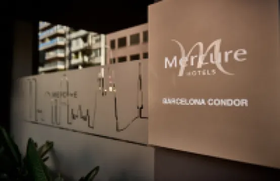 メルキュール バルセロナ コンドル パルク・グエル周辺のホテル