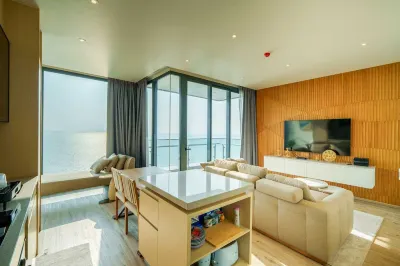 Luxury 2BR Sea View Apartment with Private Lift and Free Parking Hotels in Pattaya