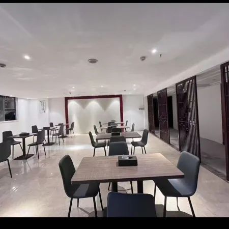 Xinning Jincheng Hotel (Langshan Avenue West Bus Station)