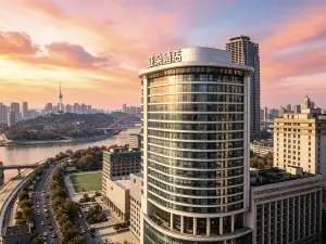 Wuhan Jianghan Road Jianghan Customs Waterfront Atour Hotel