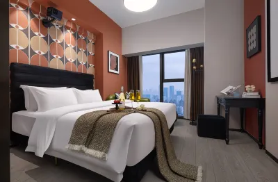 Wenjing Skyview Riverside Hotel (Wuyi Square Peiyuan Bridge Metro Station Branch) Hotel a 