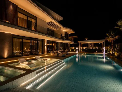 6BR Lamborghini Luxury Villa | Cinema, Spa & Pool -  Ferienhäuser