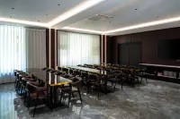 Qianshan·guiyue Smarthomestay(JiuzhaiQianguqingBranch)