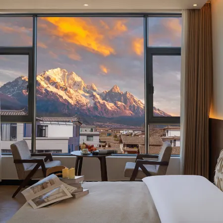 Sunlit Golden Mountain · Naxi View Beauty Court (Baisha Ancient Town Branch)