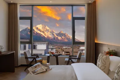 Sunlit Golden Mountain · Naxi View Beauty Court (Baisha Ancient Town Branch) Hotels in Baisha old town/FOLIDAY Town Lijiang Mediterranean Resort