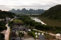 Floral Hotel·Bamboo River Retreat · Zhujiang Resort: Yangshuo Li River Family River Villa Hotel di Yangshuo