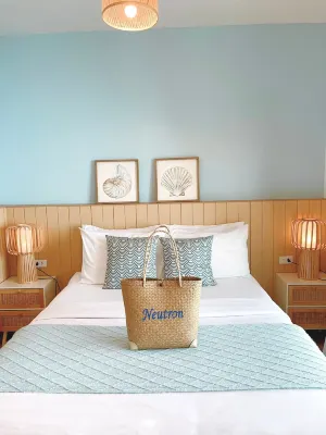 Neutron Bungalow - pantai